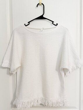 L Love White Textured Boho Fringe Short Sleeve Top Size Small Boxy Knit Blouse